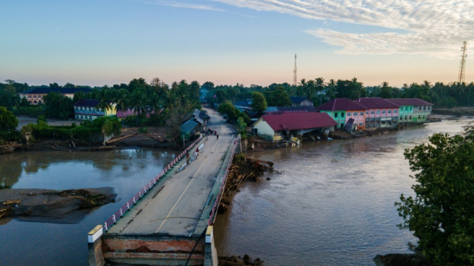 Inunda&ccedil;&otilde;es devastadoras deixam mais de mil mortos na &Aacute;sia