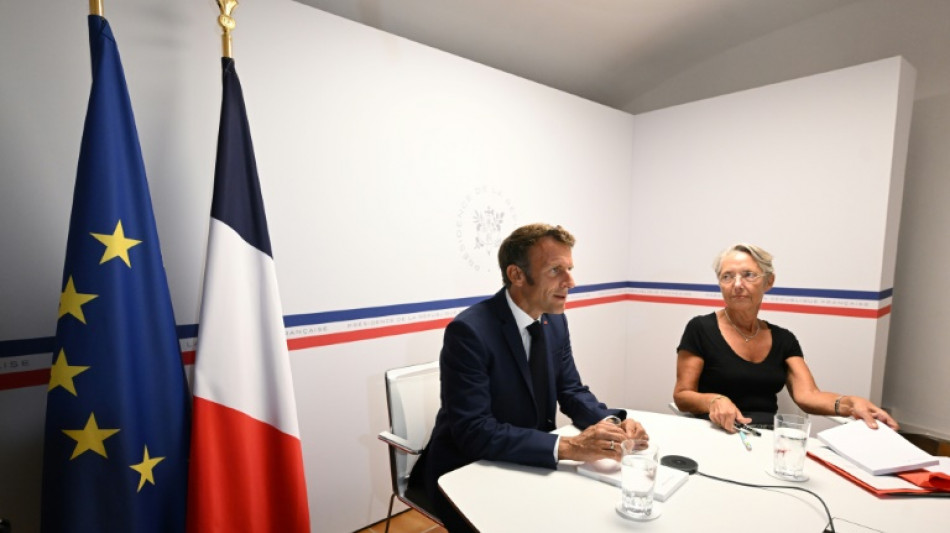 Macron exhorte les ministres &agrave; "l'unit&eacute;" face &agrave; "la fin de l'abondance"