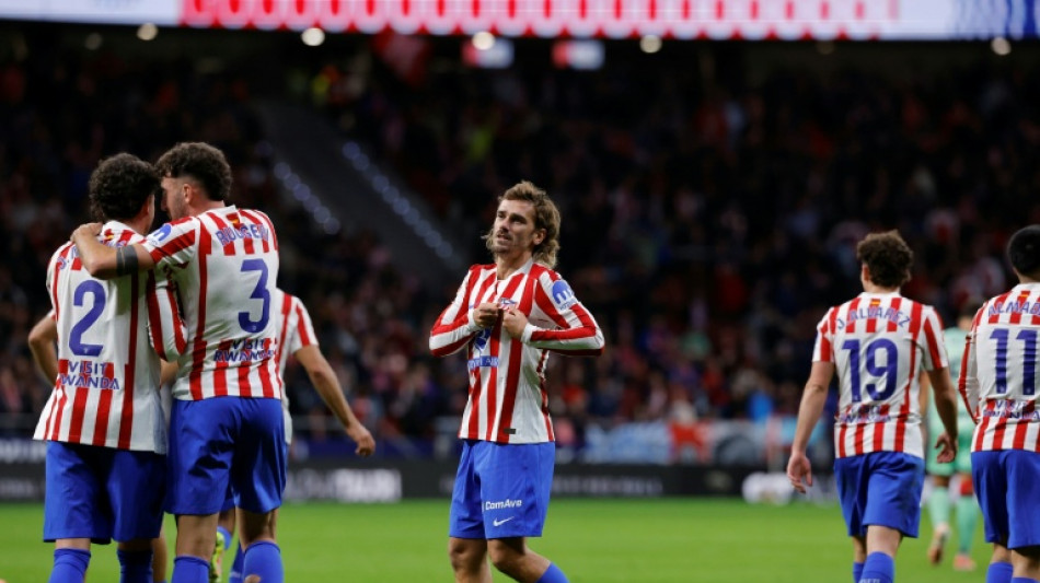 Com dois gols de Griezmann, Atlético vence Levante (3-1) e alcança Barça