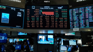 Les taux &eacute;touffent Wall Street, en baisse malgr&eacute; de bons r&eacute;sultats d'entreprises