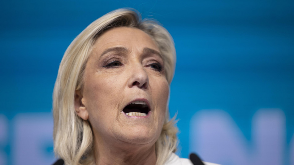 Le Pen attacca il fronte contro di lei, '&egrave; grottesco'
