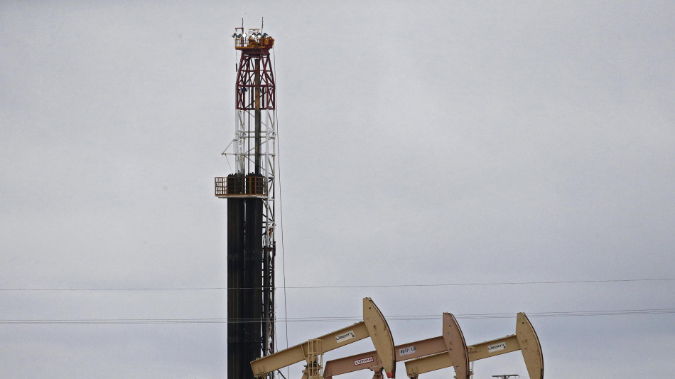 Il petrolio chiude in rialzo a New York a 62,39 dollari