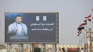 Houthi rivendicano ondata di raid su aeroporto di Riad e impianti energetici sauditi