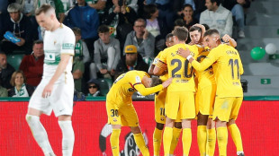 Lewandowski hits two as Liga leaders Barca cruise past Elche 