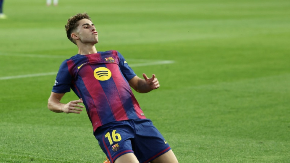 Barcelona goleia Olympiakos (6-1) com hat-trick de Fermín López