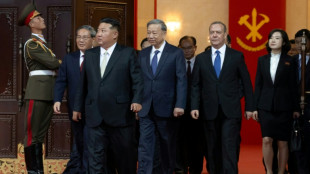 Coreia do Norte diz que realizou desfile militar com convidados de alto nível