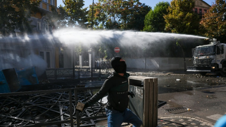 Gewaltsame Proteste in Albanien: Bildungsministerium in Brand gesteckt