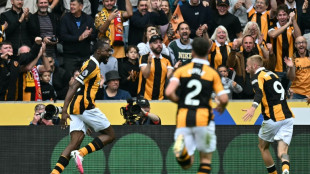 Man Utd humiliated by Hull in dismal start to Premier League season