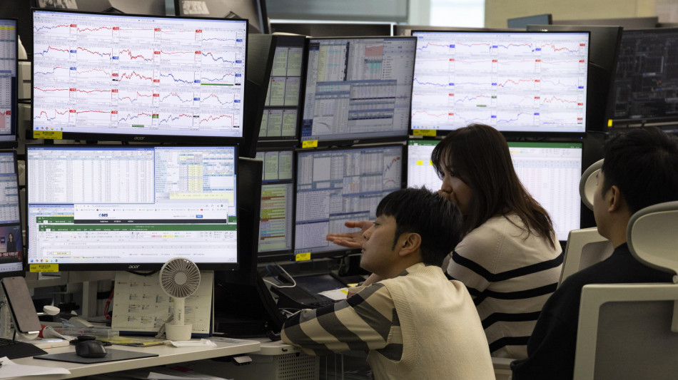 Borsa: l'Asia chiude contrastata in vista dei colloqui sui dazi