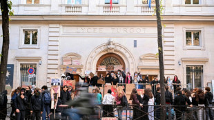 Protestos estudantis bloqueiam centenas de escolas na Fran&ccedil;a