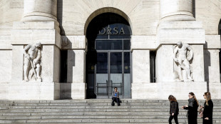 Borsa: Milano chiude in rialzo, Ftse Mib 0,96%