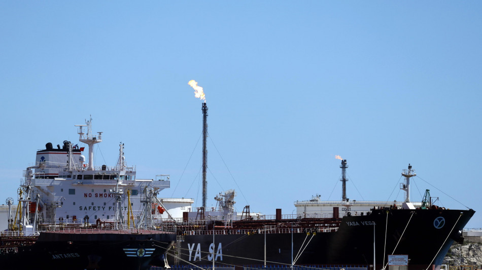 Il petrolio chiude poco mosso a New York a 89,44 dollari