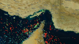 Oil extends gains, stocks sink as peace talk hopes fade