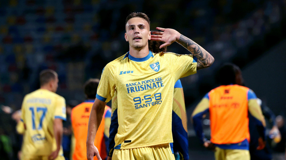 La tripletta di Raimondo fa volare il Frosinone, Sassuolo battuto 4-2