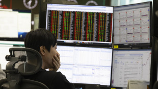 Borsa: l'Asia chiude in forte calo, pesa la tecnologia
