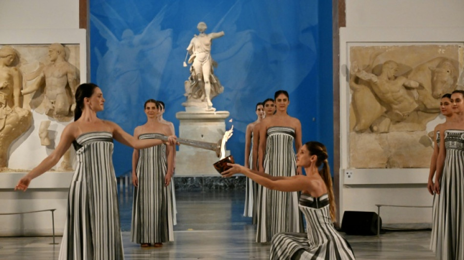 Revezamento da tocha ol&iacute;mpica dos Jogos de Inverno 2026 come&ccedil;a em Ol&iacute;mpia