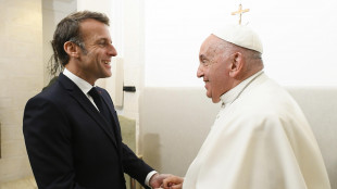 Il Papa al G7, l'applauso dei leader, 'legger&ograve; discorso breve'