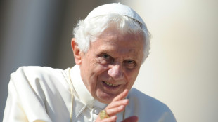 Le pape Fran&ccedil;ois salue le "bien-aim&eacute;" Beno&icirc;t XVI au lendemain de sa mort