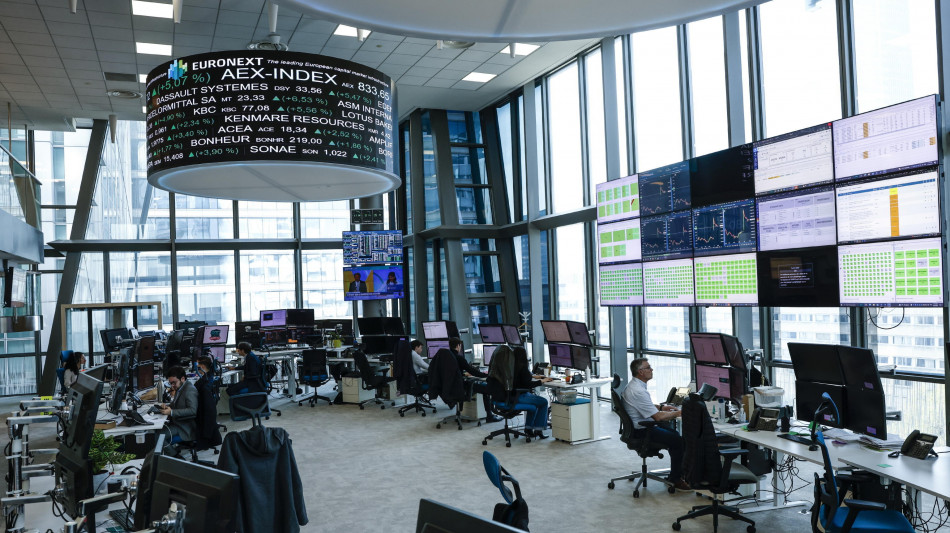 Borsa: l'Europa volatile, Milano gira in calo dell'1%