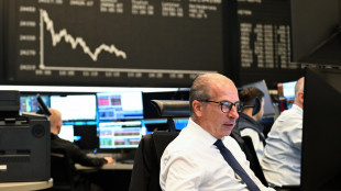 Borsa: Europa contrastata, Parigi -0,29%, Francoforte +0,64%
