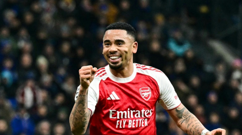 Arsenal sella boleto a octavos de Champions, PSG y City se complican