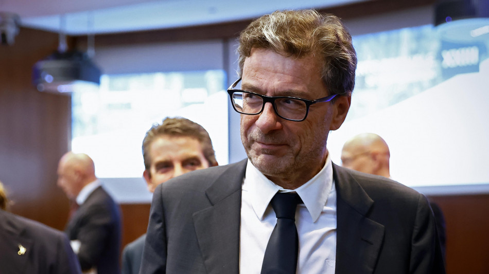 Giorgetti, manovra richieder&agrave; sacrifici, tasse su profitti