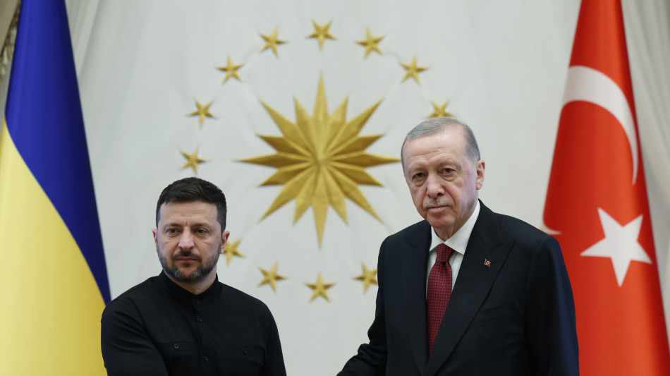 Zelensky, Erdogan ha riconosciuto la Crimea come ucraina