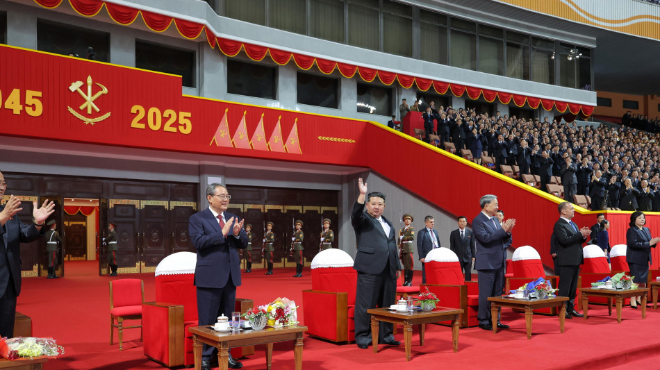 In Corea del Nord una parata militare per l'80° del Partito (2)