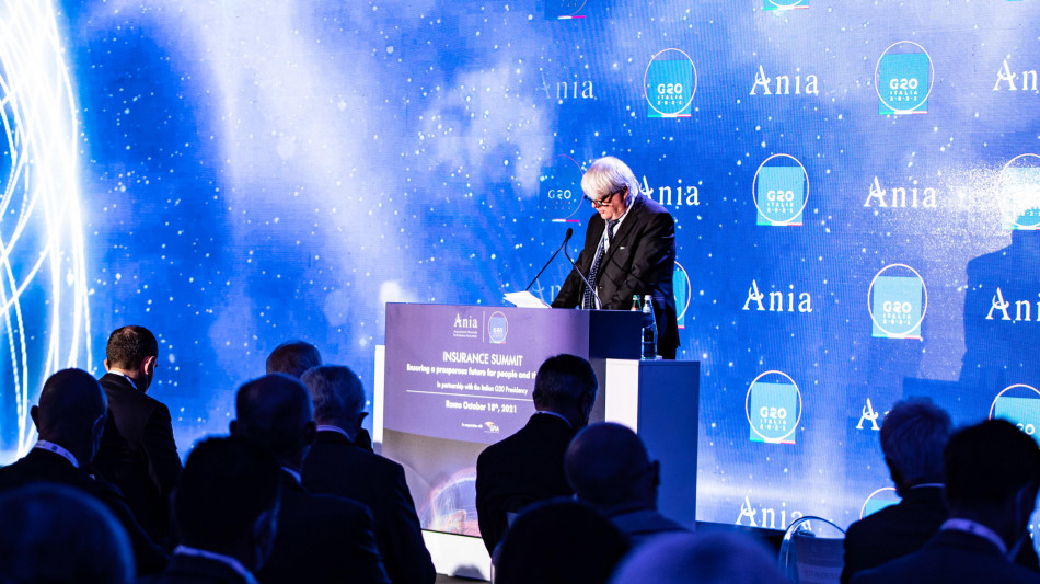 Ivass a compagnie, adeguarsi alla legge sull'oblio oncologico