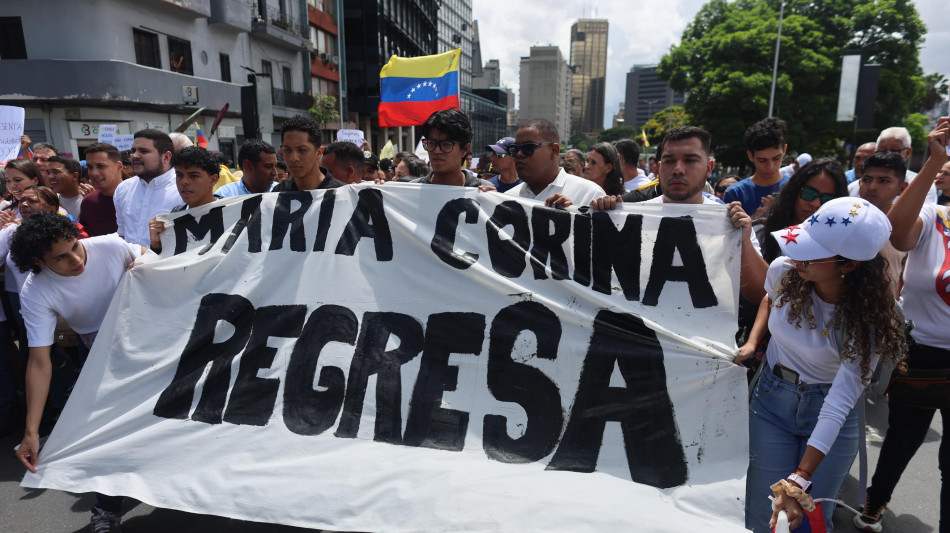 Media, tolto il divieto di ingresso per Machado in Venezuela