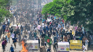 Bangladesch: Studenten setzen nach Zusammenst&ouml;&szlig;en mit Polizei TV-Sender in Brand