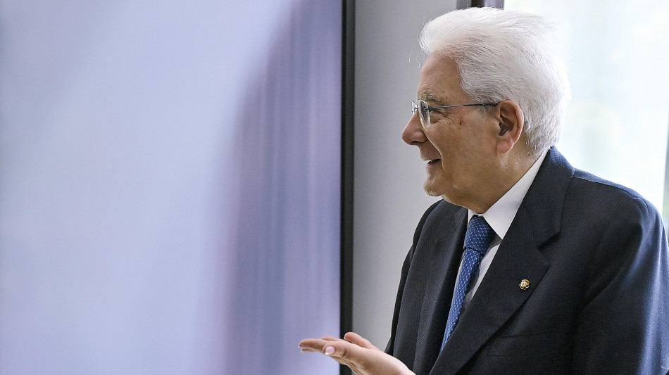 Mattarella agli sportivi 'io intruso tra voi, ma vi ringrazio'
