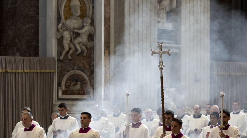 Venerd&igrave; alle 20 la chiusura della bara del Papa