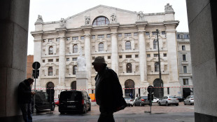 Borsa: Milano pesante con le banche e Prysmian, tiene Tim