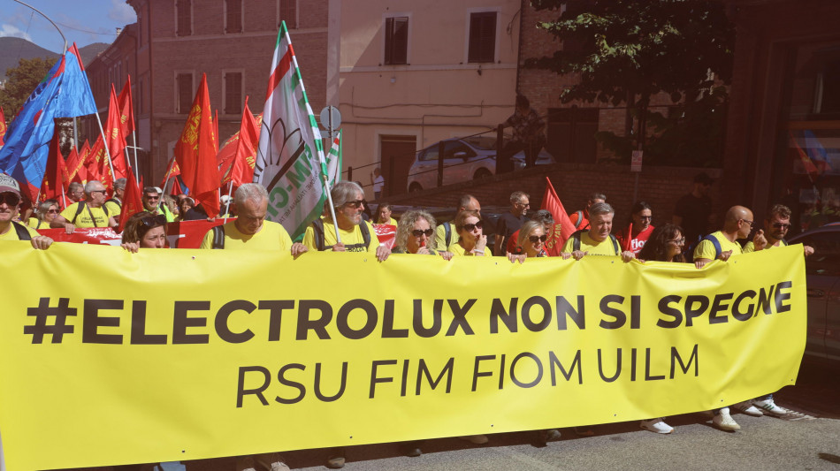 Sindacati, il numero di esuberi di Electrolux resta troppo elevato