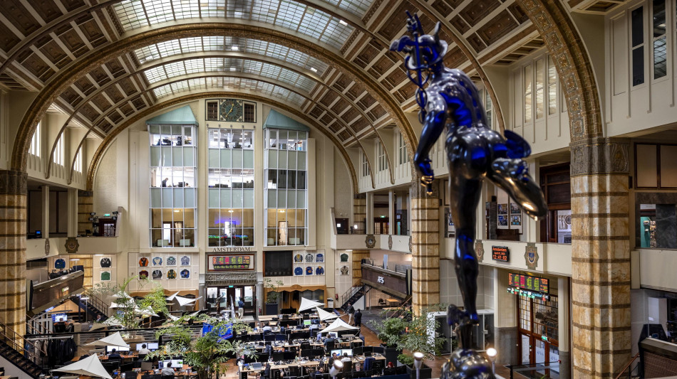 Borsa: l'Europa allunga il passo, Milano +0,98% e spread in discesa a 105 punti