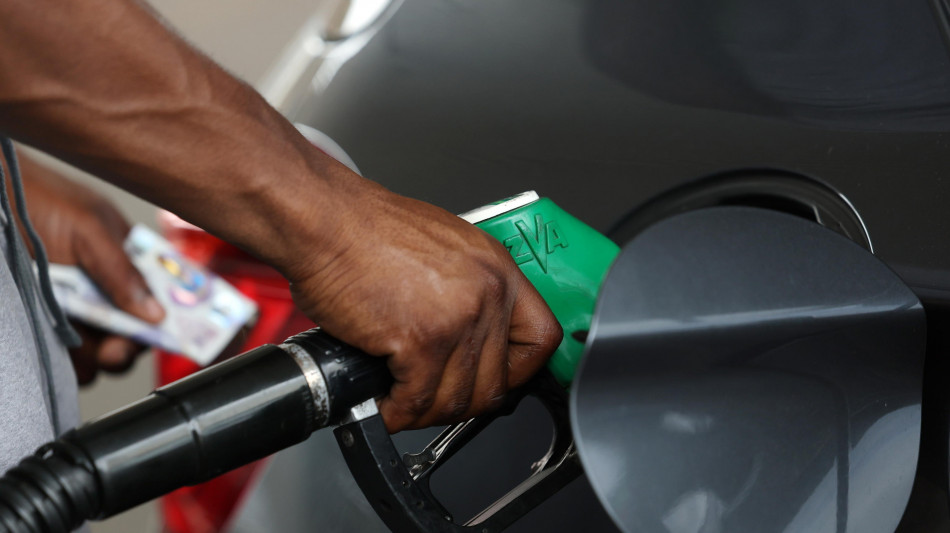 Scende il prezzo medio, benzina al self 1,738 euro al litro