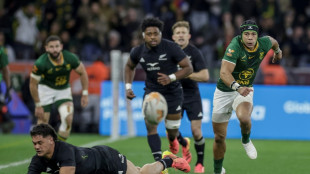 South Africa survive onslaught to beat New Zealand and level series