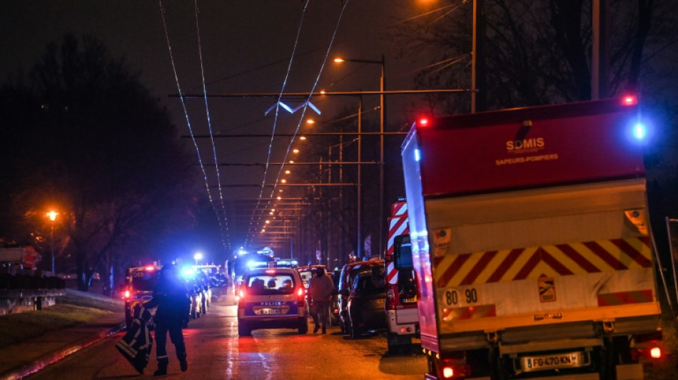Dix morts, dont cinq enfants, dans un incendie "effroyable" &agrave; Vaulx-en-Velin