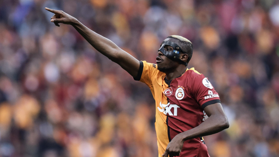 Osimhen accolto come una star a Istanbul, col Napoli finisce qua