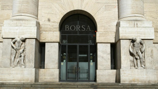 Borsa: Milano chiude in rialzo del 2,27%