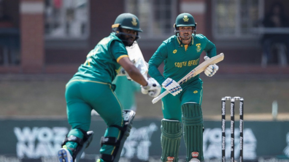 Australia bowl first in third ODI with South Africa