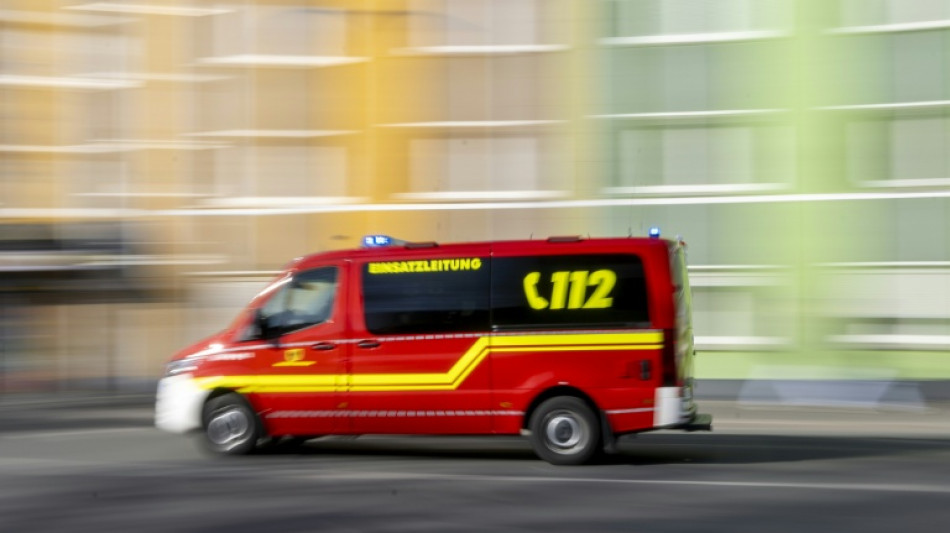 Reisebus kommt von Autobahn ab: Zwei Tote und acht Schwerverletzte in Bayern