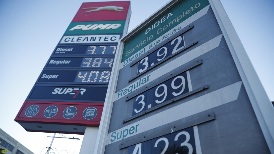 La benzina in Usa aggiorna i massimi dell'anno, sale a 4,23 dollari al gallone