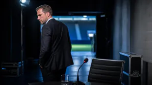 Kr&ouml;sche sagt TV-Interview ab, Aufsichtsrat ber&auml;t nach Transferschluss