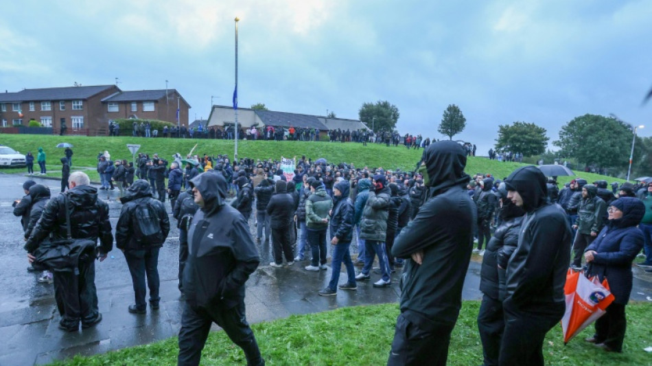 Nordirland: 2000 Menschen blockieren umstrittene Parade des Oranier-Ordens