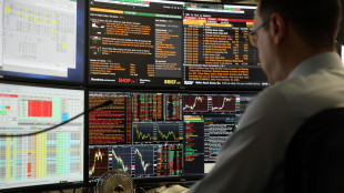 Borsa: Milano gira di nuovo in calo e cede lo 0,5% con le banche