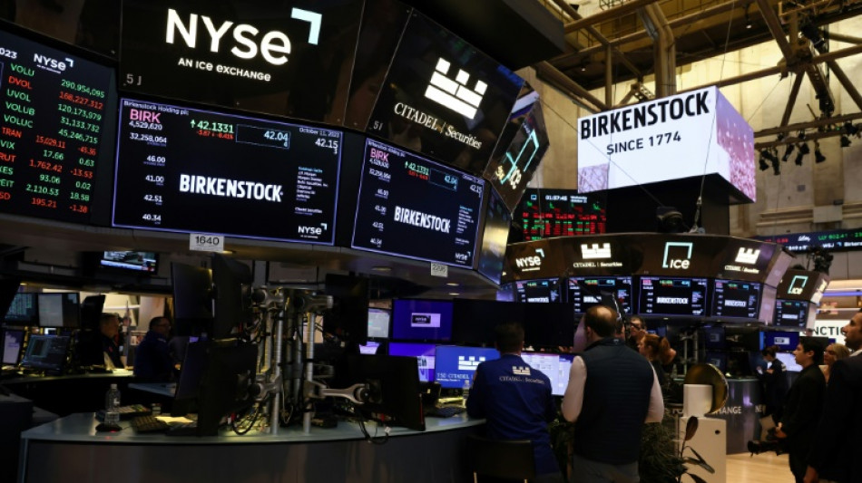 Wall Street cl&ocirc;t en ordre dispers&eacute;, petite tension obligataire