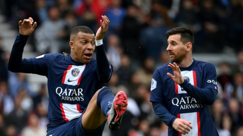 Could troubled PSG throw away French title?