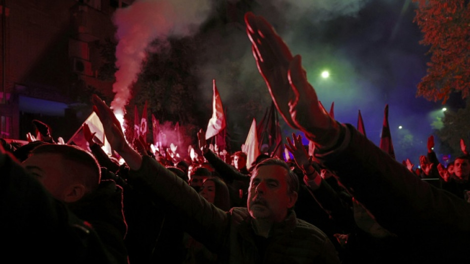 Des partisans de Franco d&eacute;filent &agrave; Madrid apr&egrave;s l'anniversaire de sa mort